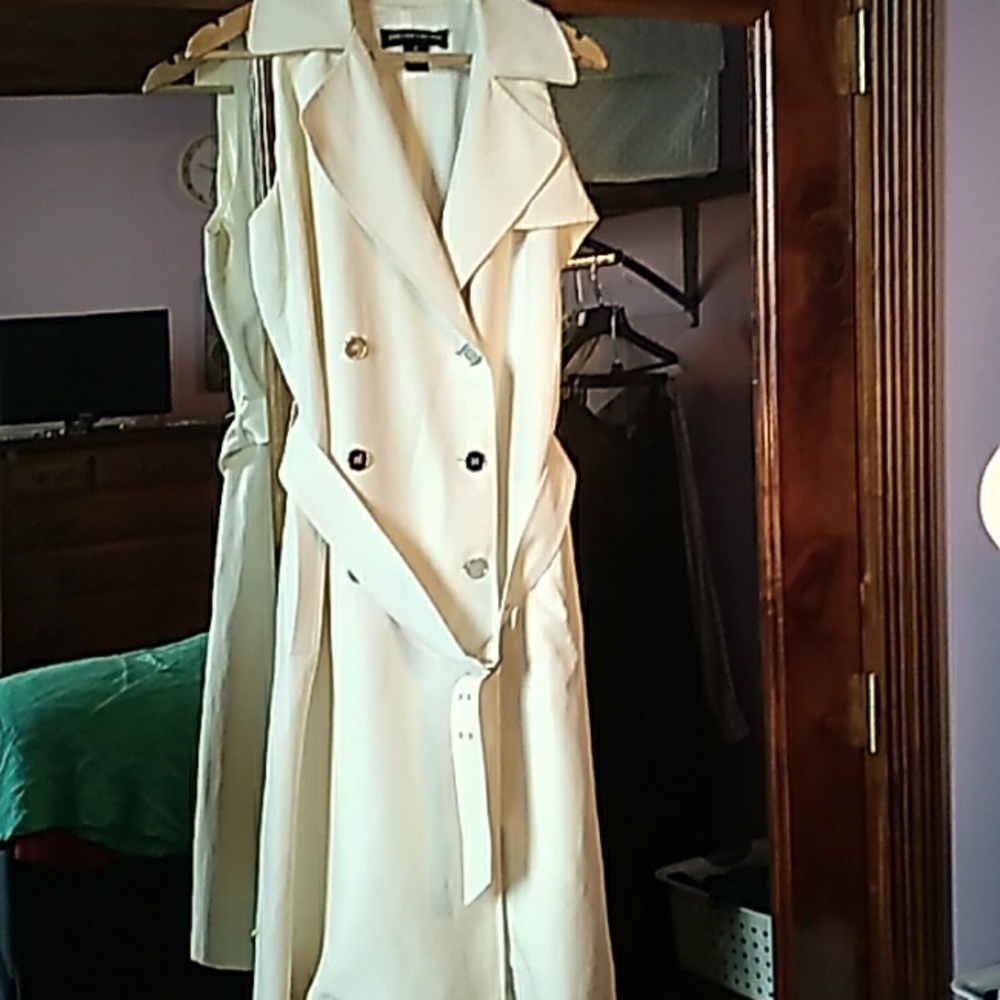Classic versatile double-breasted sleeveless dress size 10. Cream color.